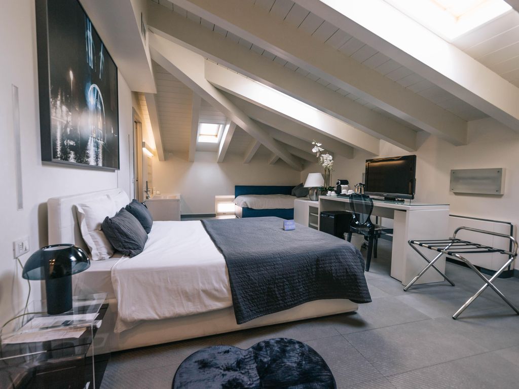 Avenue Hotel