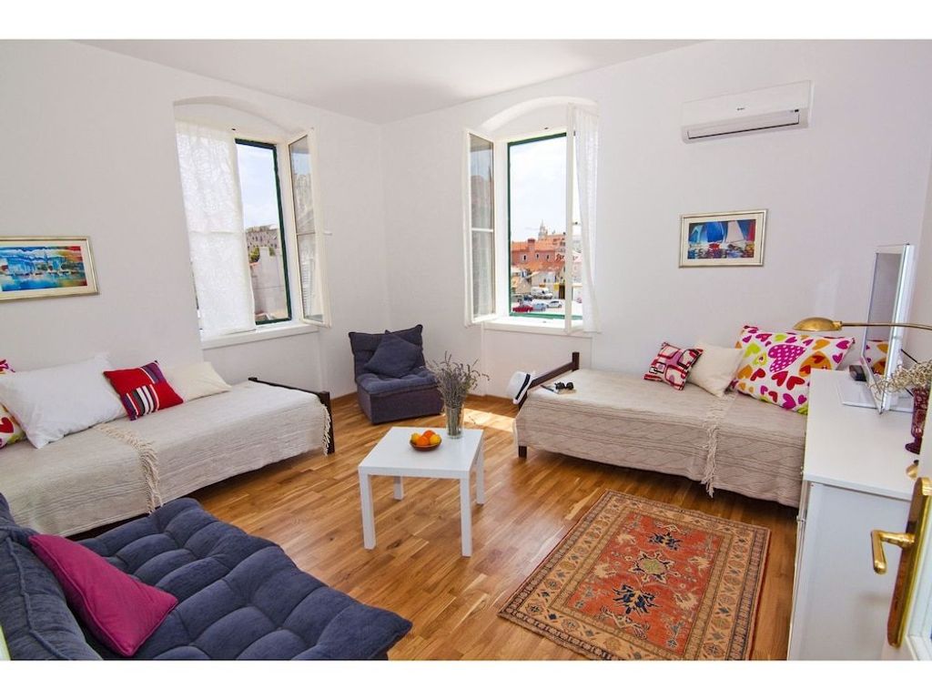 Rodrigo Apartments