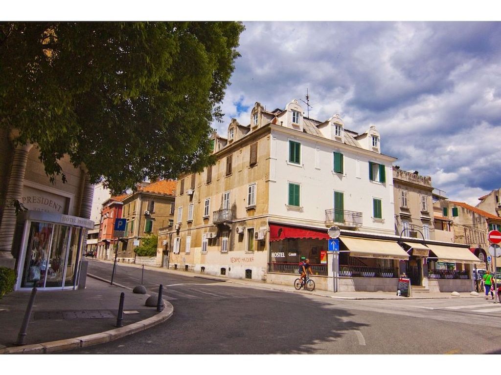 Rodrigo Apartments
