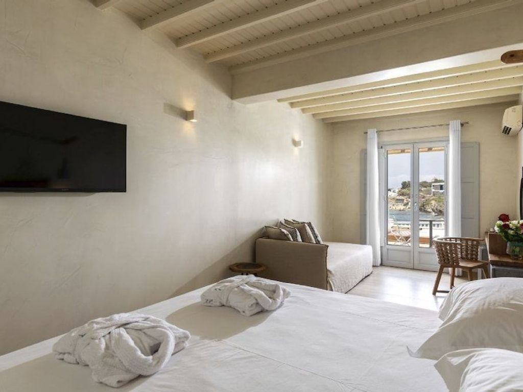 Poseidon Hotel & Suites