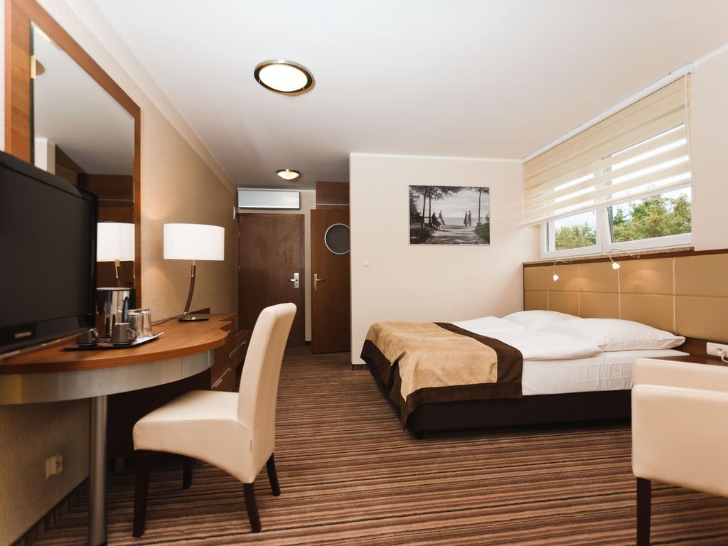 Hotel 77