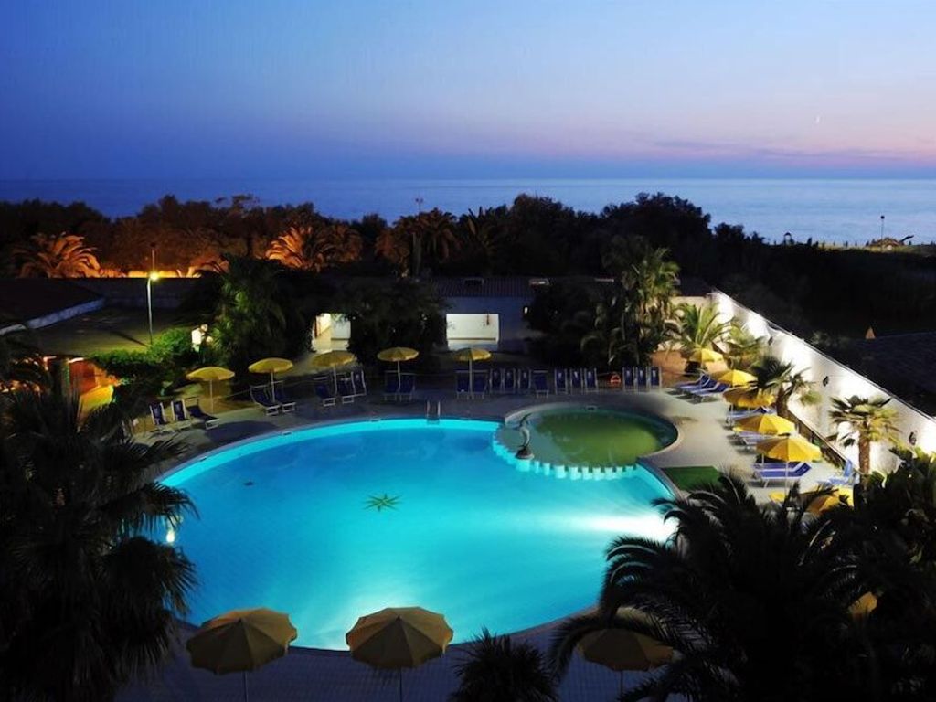 Marina Club Hotel