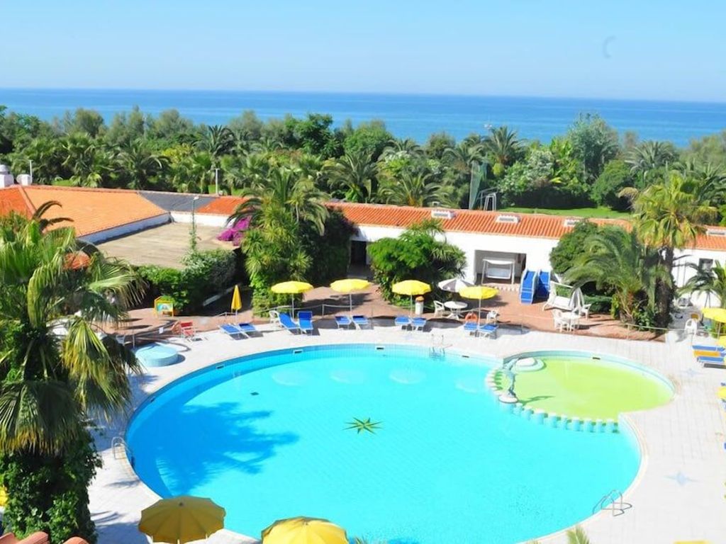 Marina Club Hotel