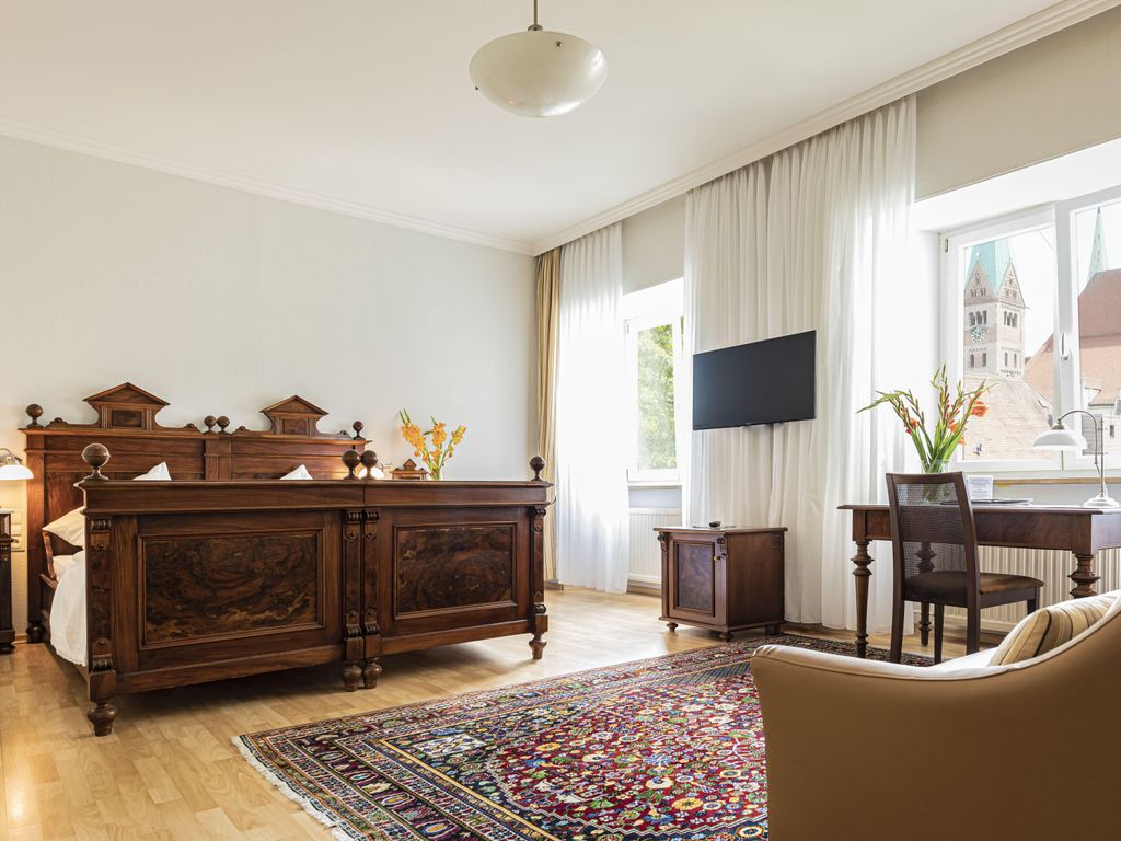 Dom Hotel