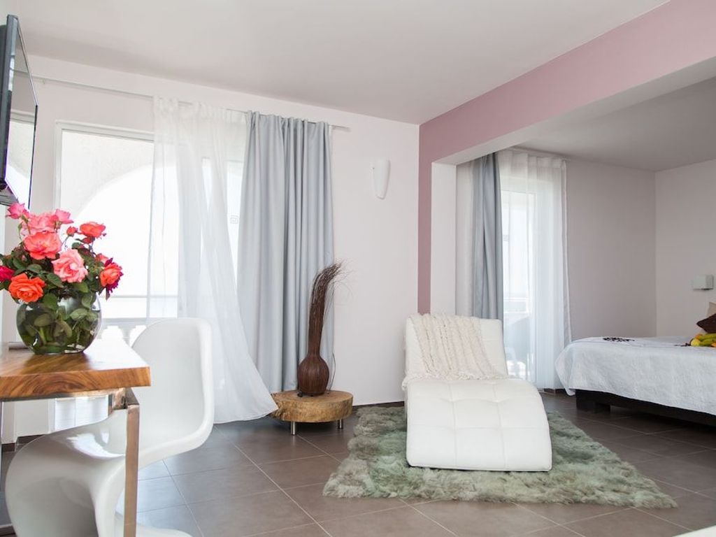 Pantokrator Hotel