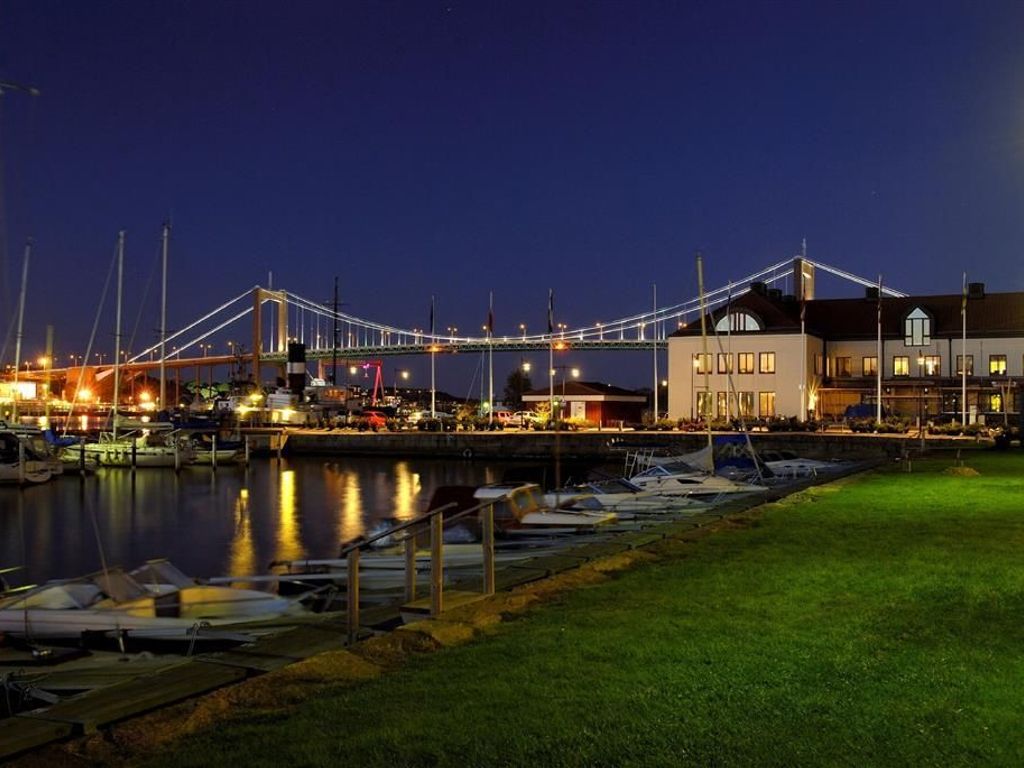 DOCKYARD HOTEL
