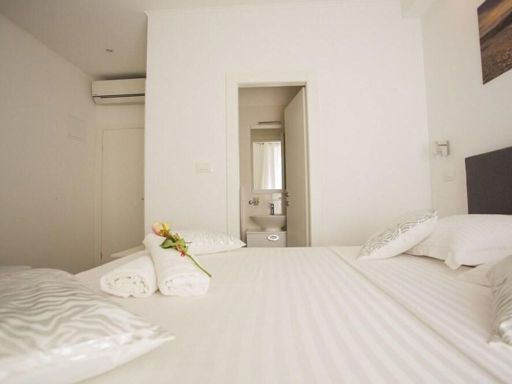 Nirvana Rooms Split