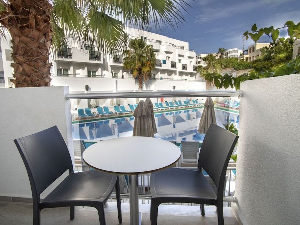 Shark Club Hotel