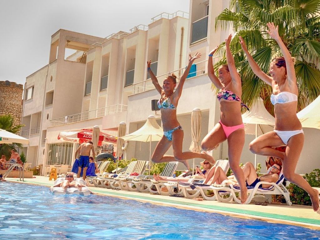Shark Club Hotel