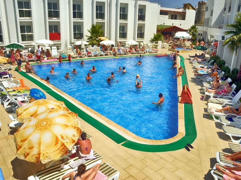 Shark Club Hotel