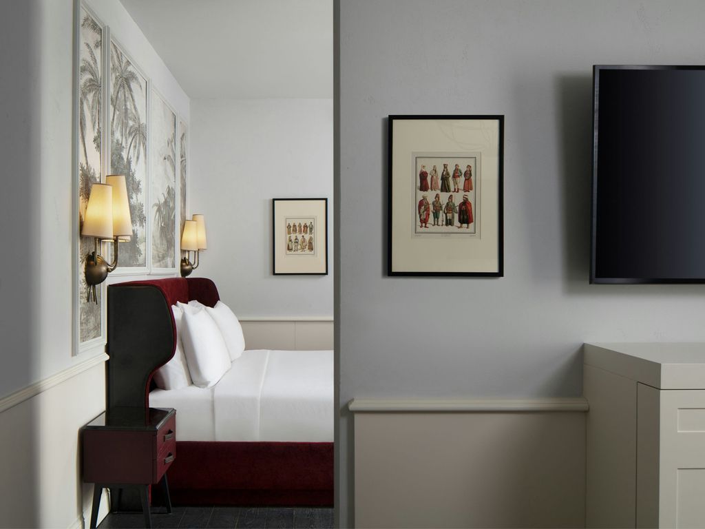 Adahan DeCamondo Pera Autograph Collection