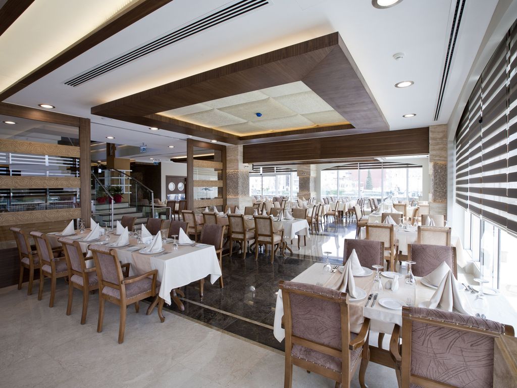 Fourway Hotel & Spa