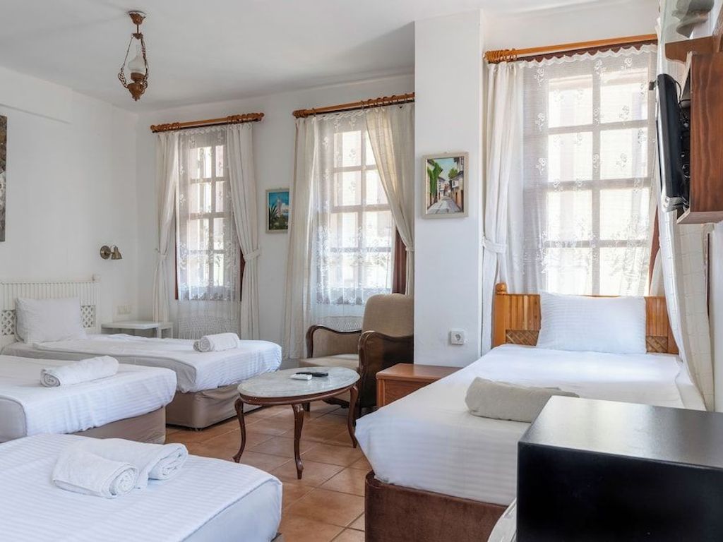 Atelya Art Hotel