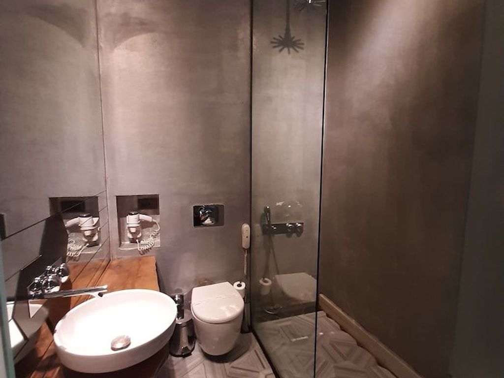 West Pera Hotel
