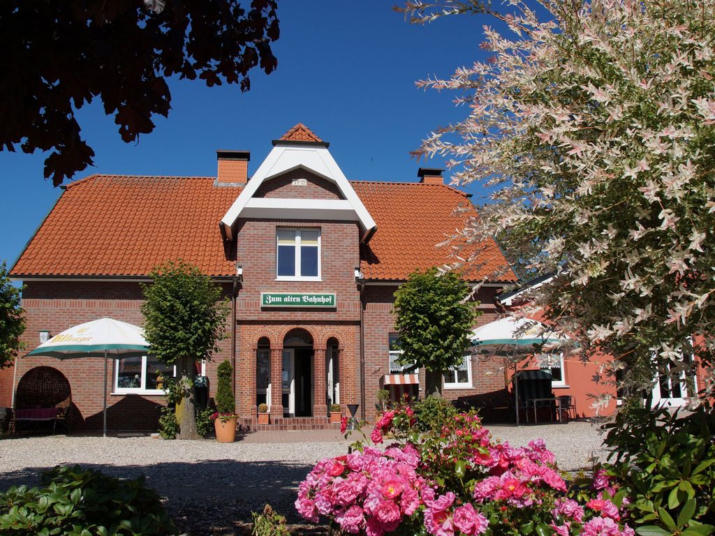 Zum alten Bahnhof