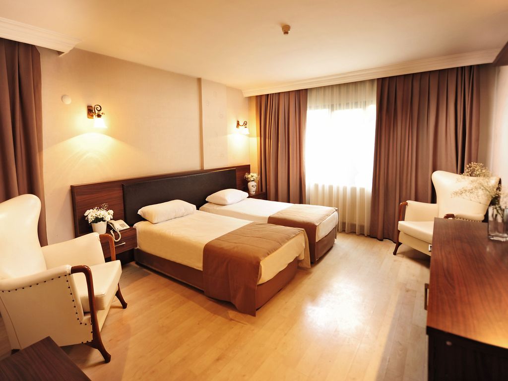 Üstün Otel Alsancak