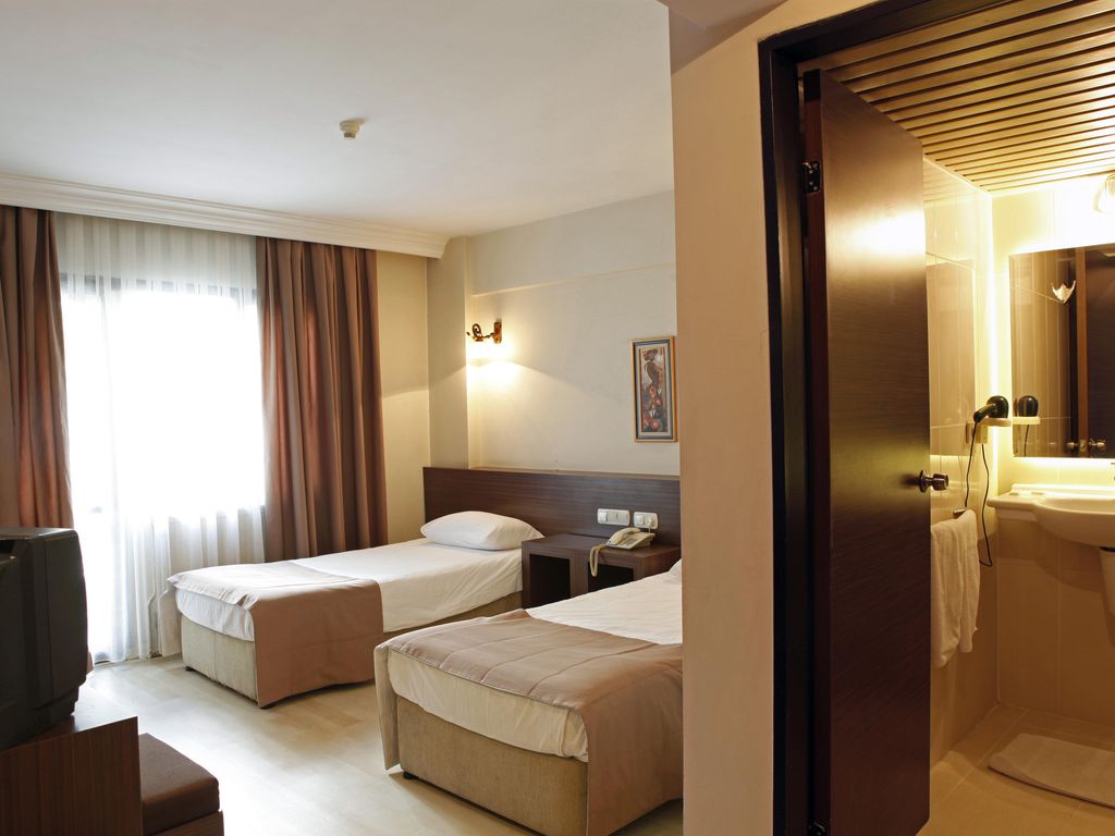 Üstün Otel Alsancak