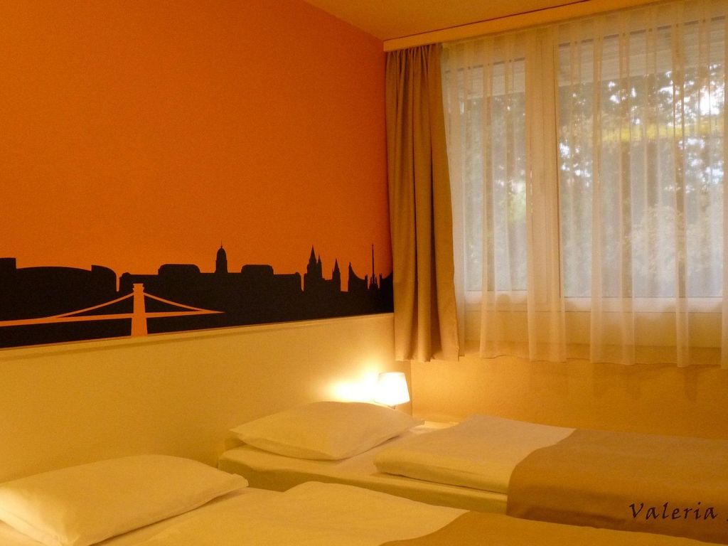 Pest Inn