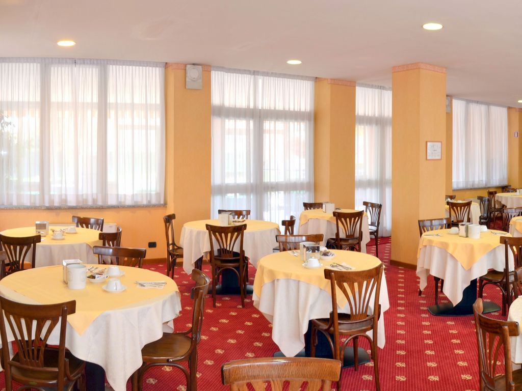 Hotel Embassy