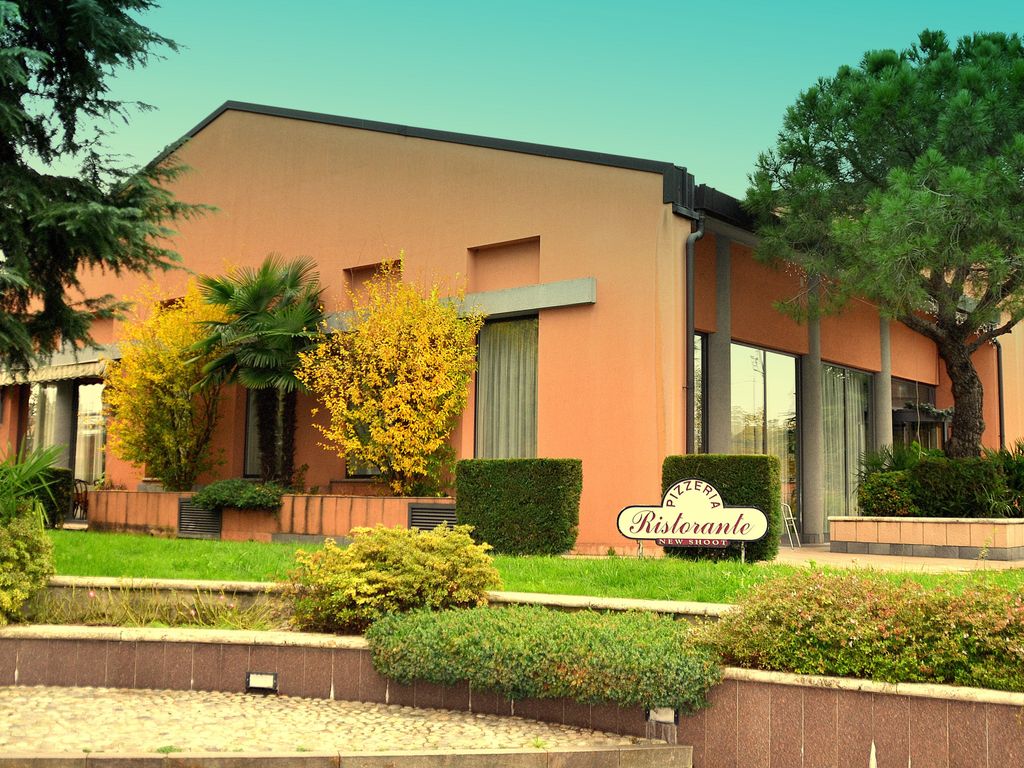 Hotel Embassy