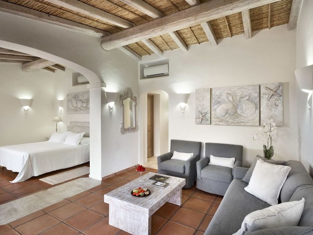 Li Finistreddi Exclusive Country Retreat