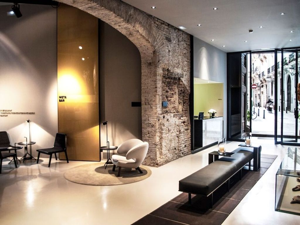 Caro Hotel