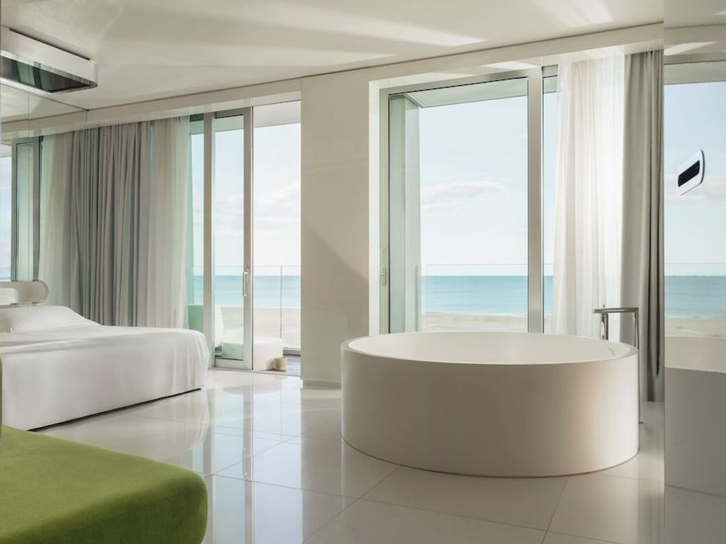 i-Suite Hotel