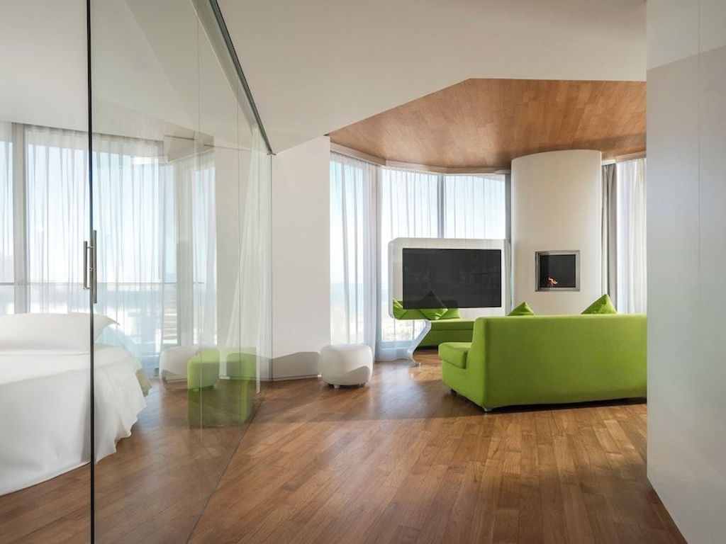 i-Suite Hotel