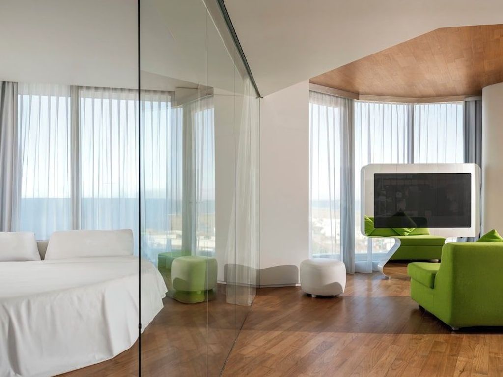 i-Suite Hotel