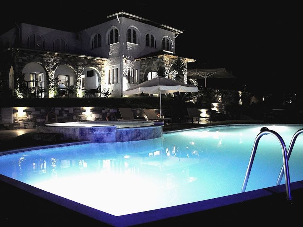 Zeus Hotel