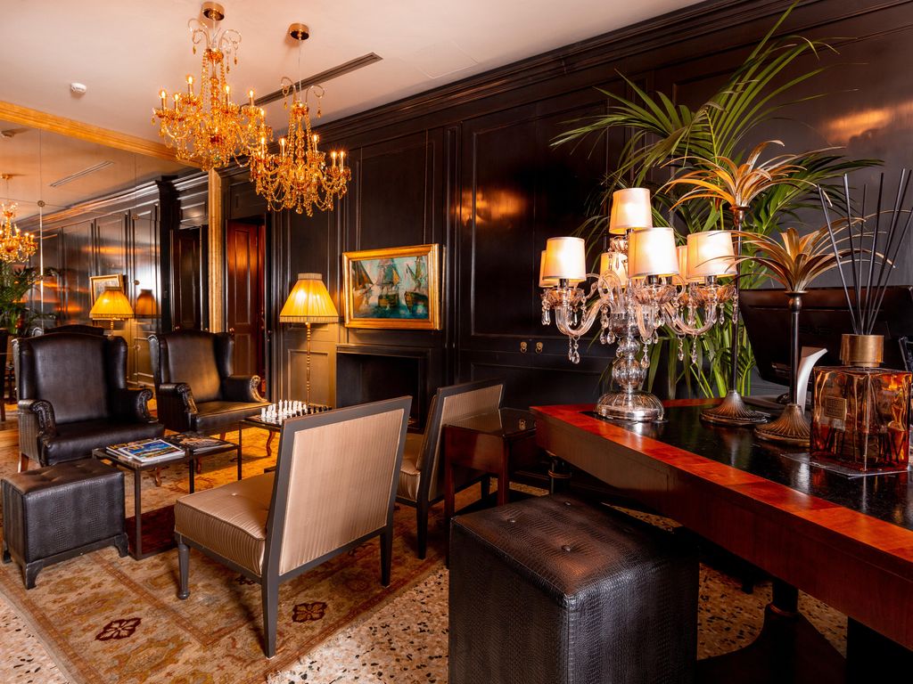 THE GLAM BOUTIQUE HOTEL