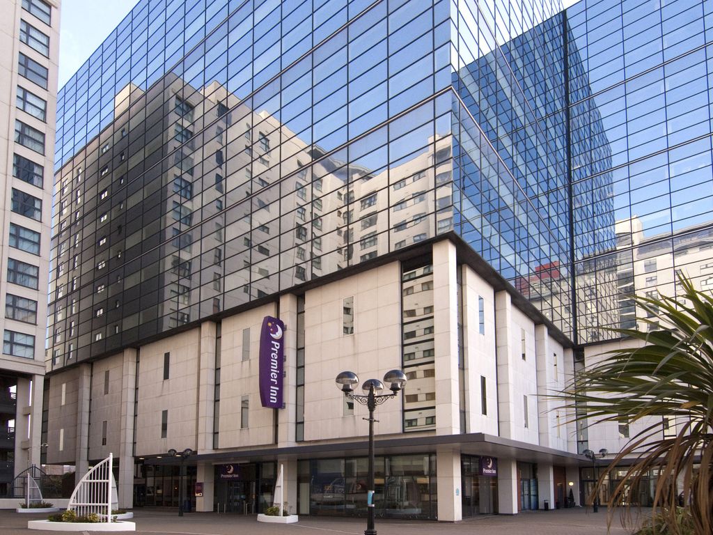 Premier Inn Cardiff City Centre (Queen Street)