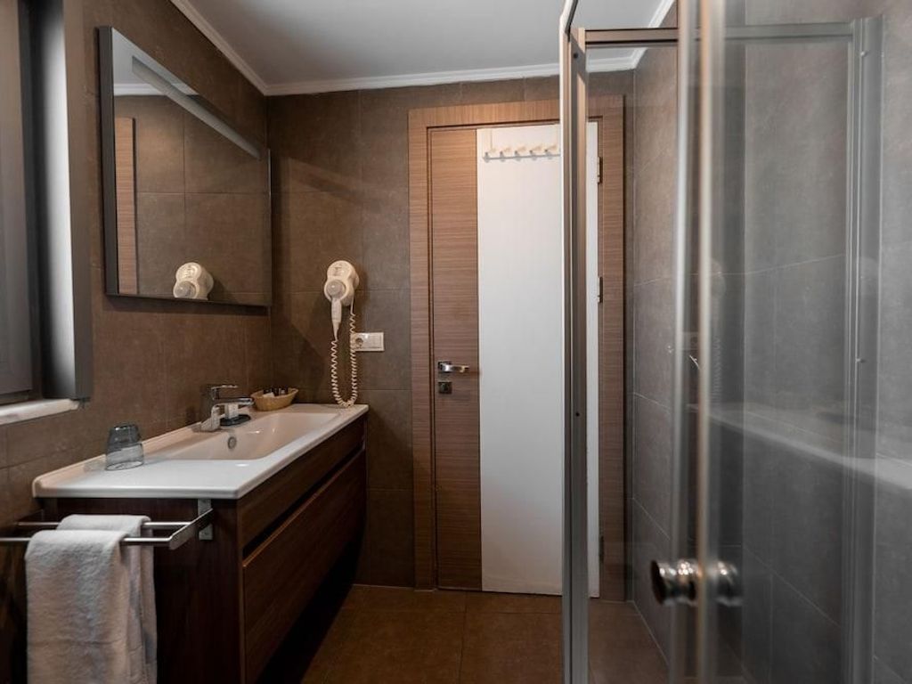Elanaz Hotel