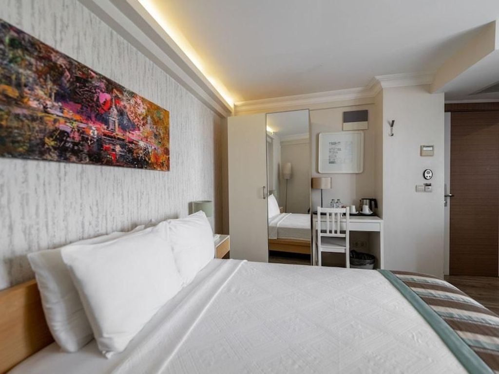 Elanaz Hotel
