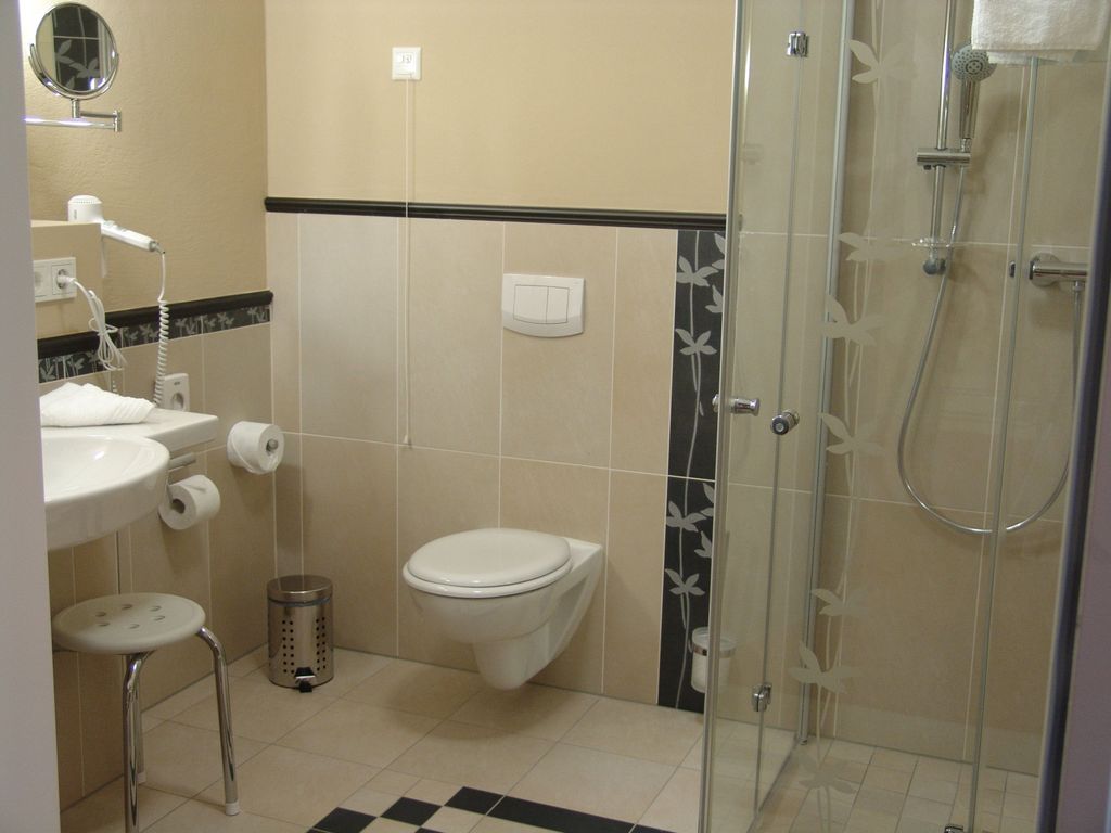 M 13 Hotel