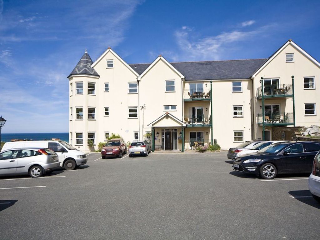 Beachcombers Apartments