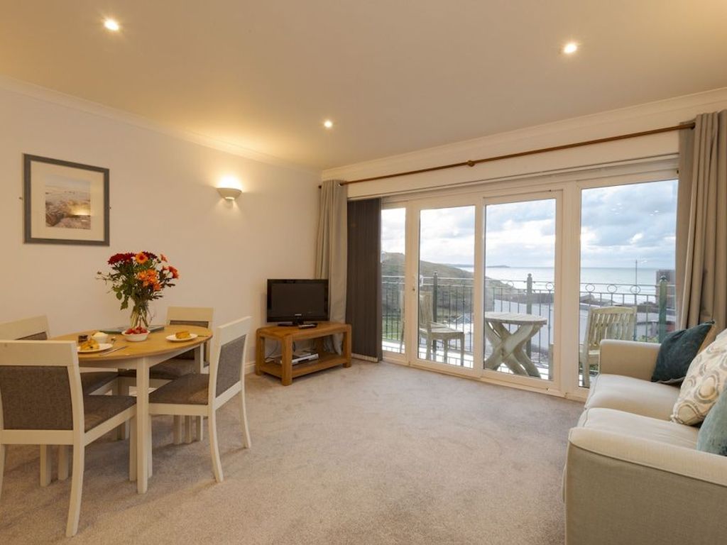 Beachcombers Apartments
