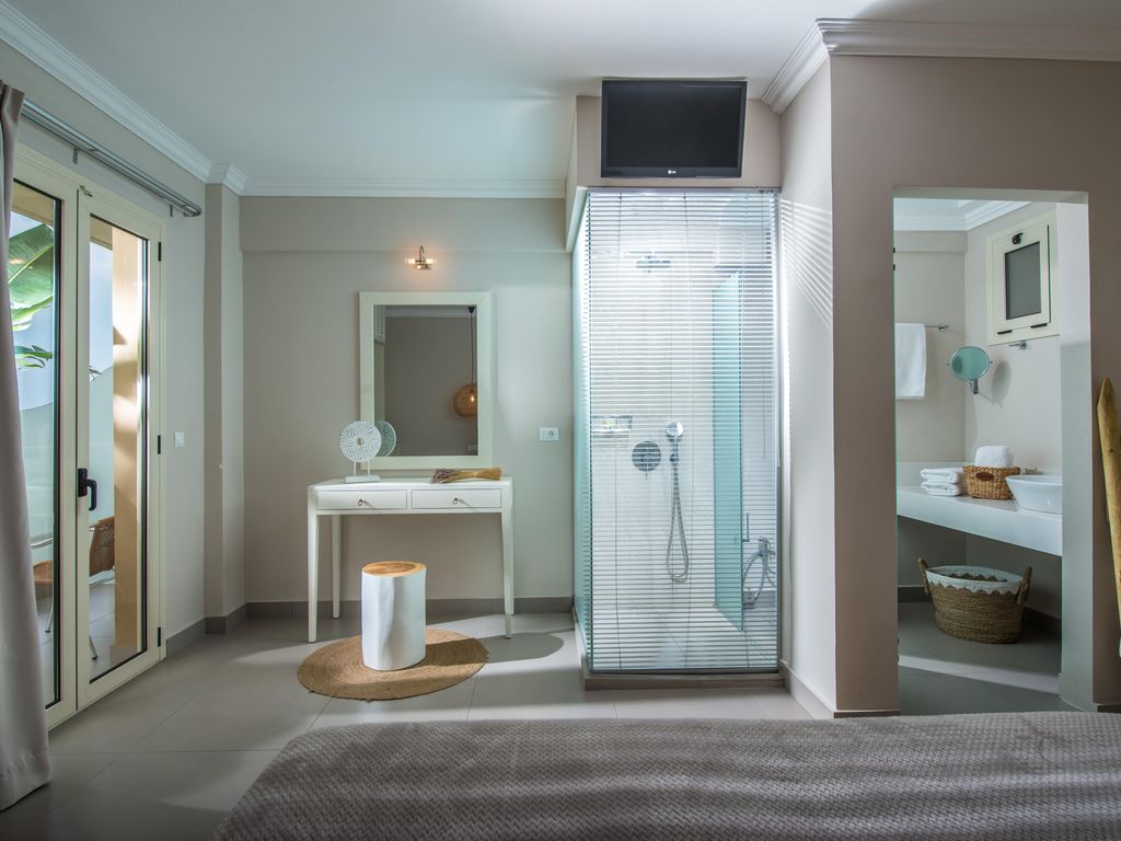 Notos Heights Hotel & Suites