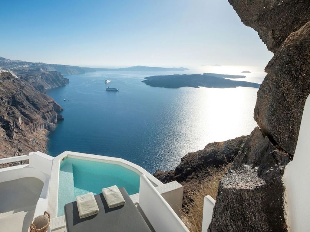 Aqua Luxury Suites