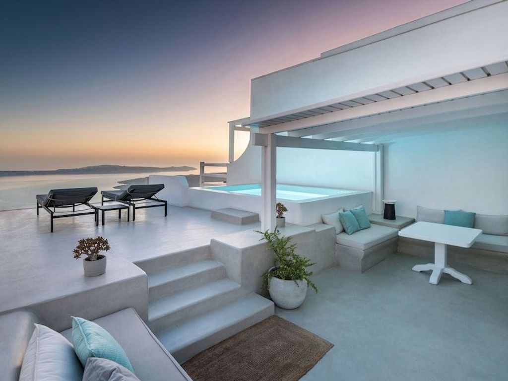 Aqua Luxury Suites