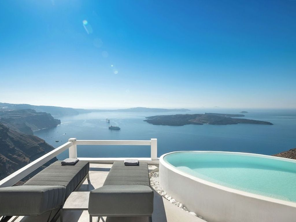 Aqua Luxury Suites