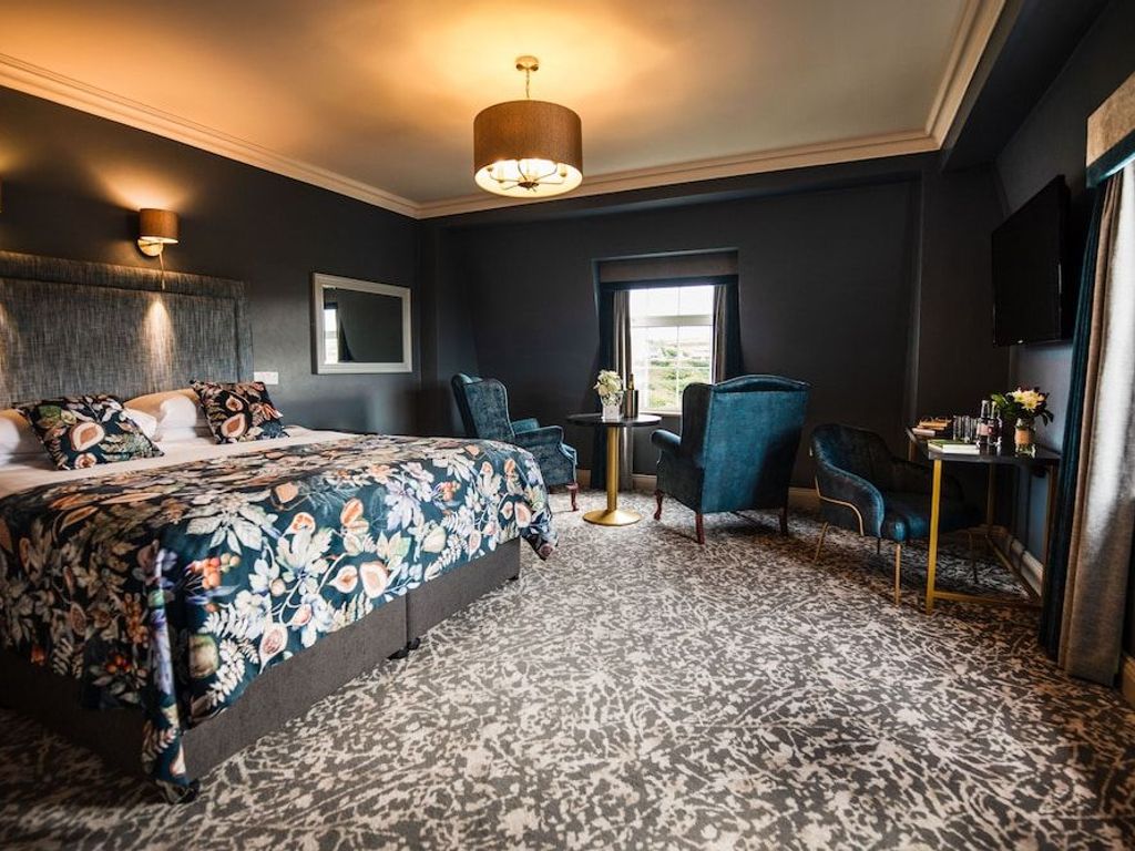Falls Hotel & Spa
