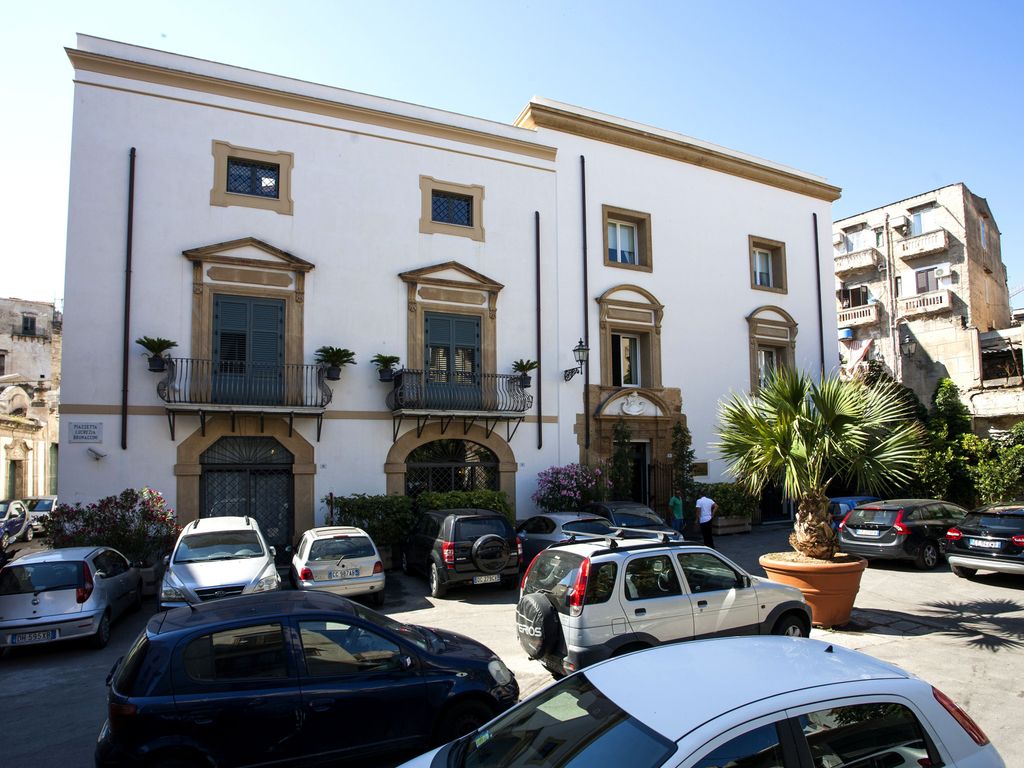 Palazzo Brunaccini Boutique Hotel