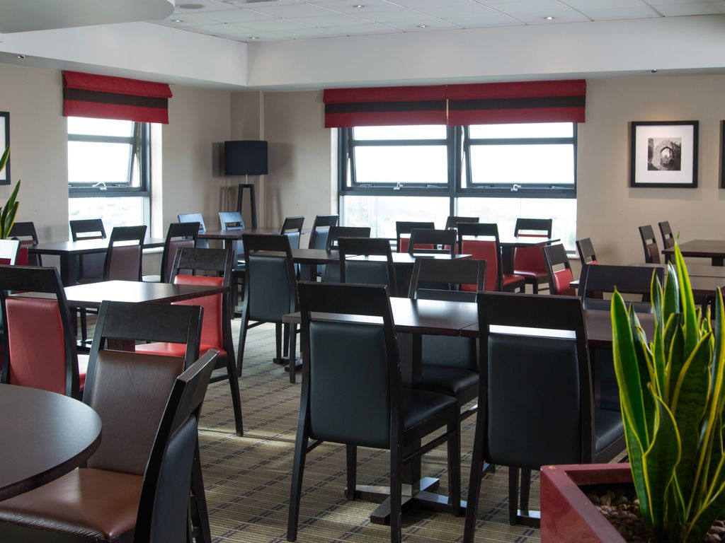 Holiday Inn Express LONDON - LUTON AIRPORT by IHG