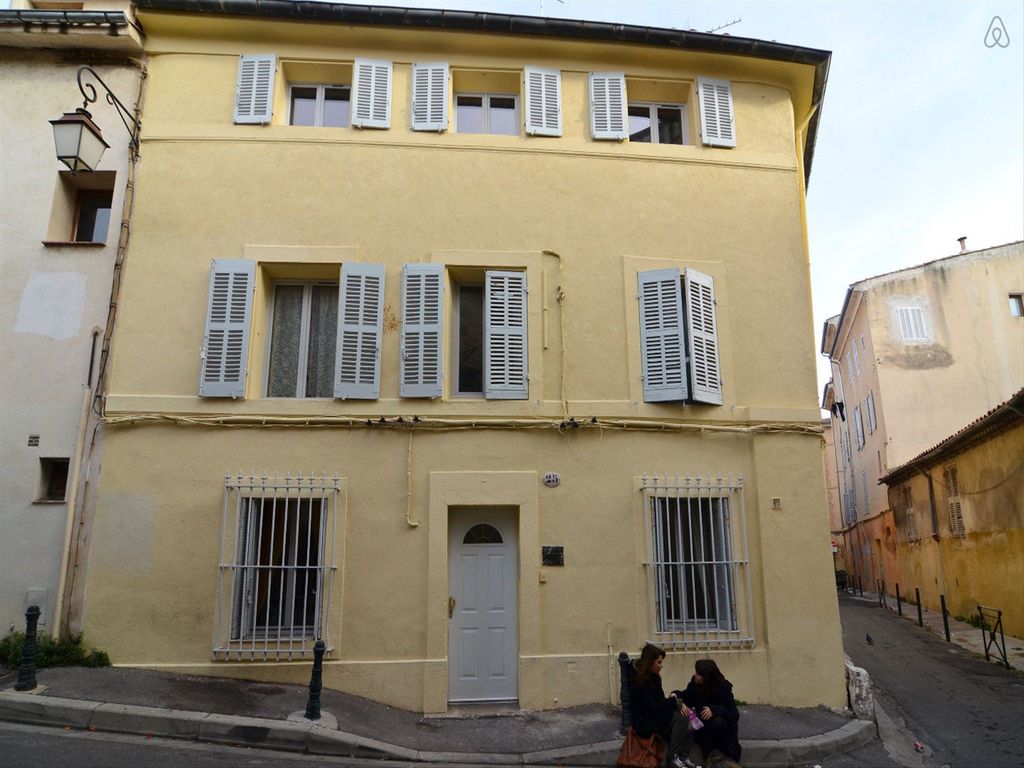 Precheurs Studios appartments