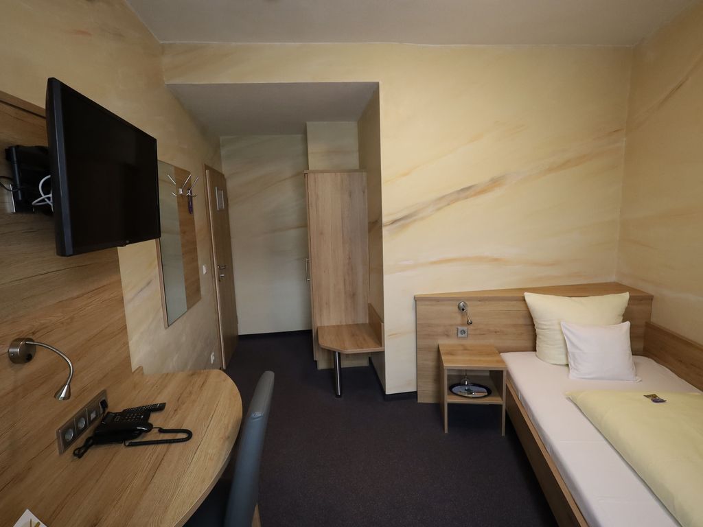 WALLHALL - Hotel & Restaurant -