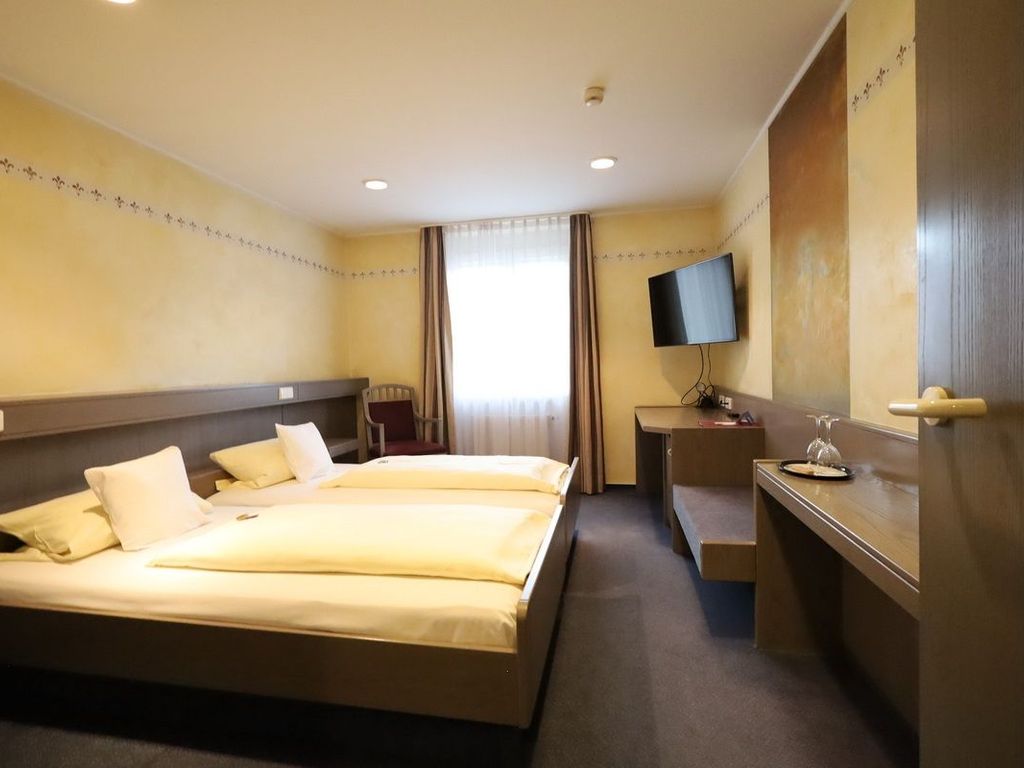 WALLHALL - Hotel & Restaurant -
