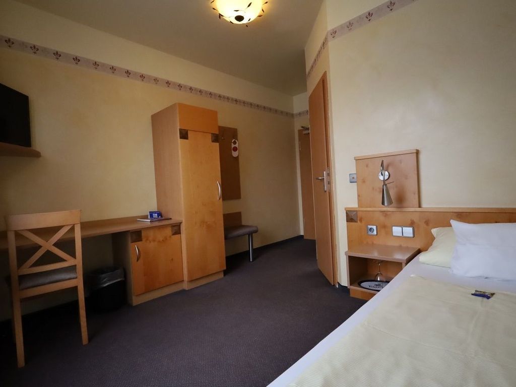 WALLHALL - Hotel & Restaurant -