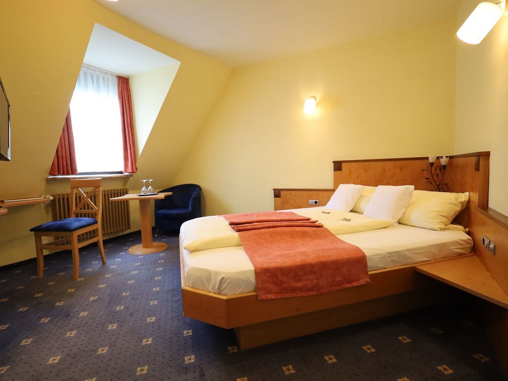 WALLHALL - Hotel & Restaurant -