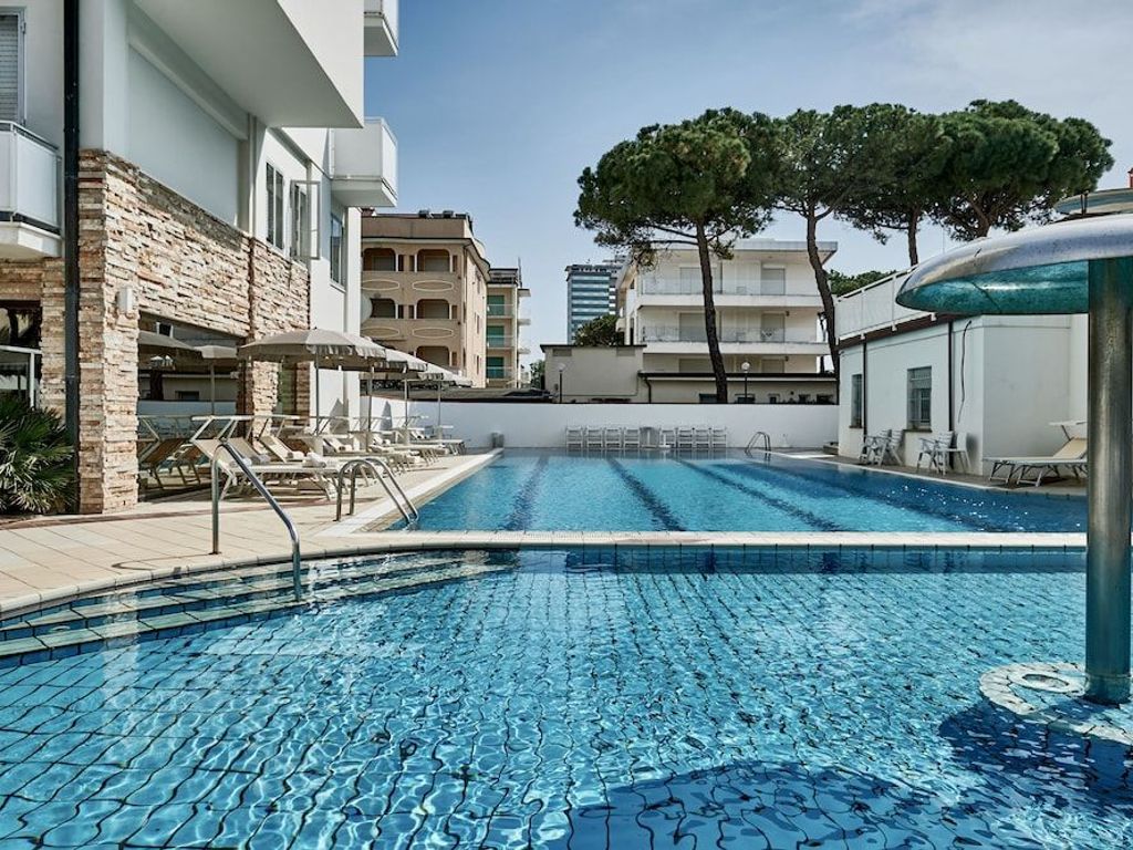 Rouge Hotel International